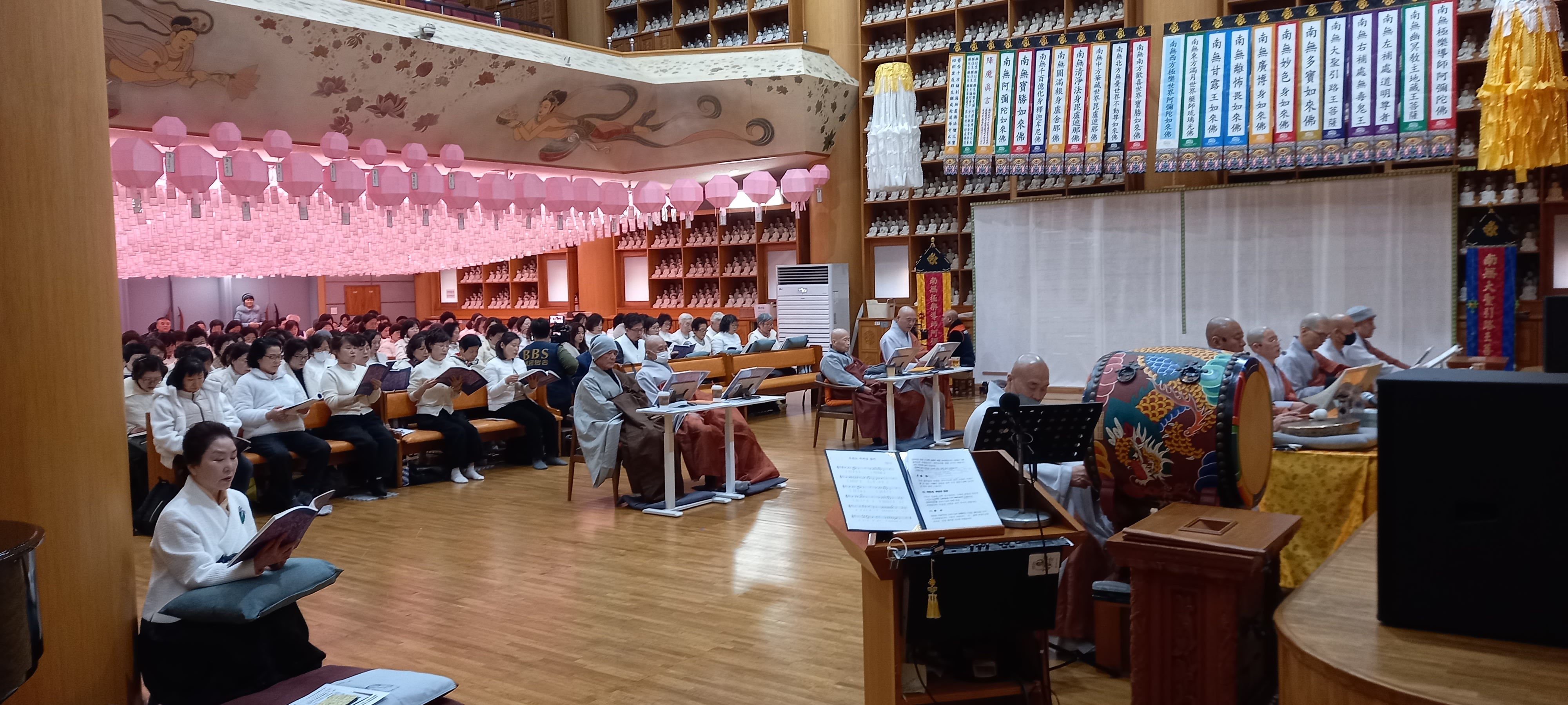 도심속의 기도도량 수원사 화엄경 봉독...